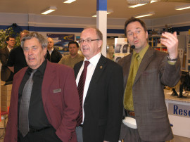 Rolf och Christer Dahlbom tillsammans med dåvarande landshövdingen Christer Eirefeldt i samband med VIP-inbjudan torsdag 16 mars 2006,