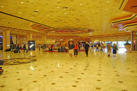 Skapigt stor hotellvestibul på MGM Grand.