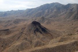 Vulkanbildningar i öknen utanför Las vegas.